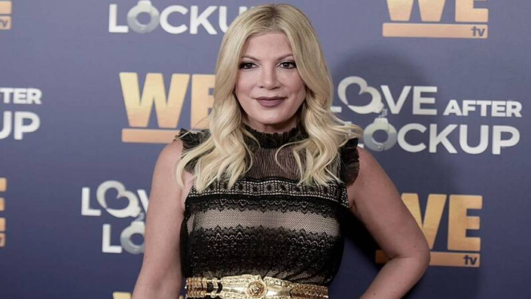 Böyle anne olmaz olsun! Ünlü oyuncu sokaklarda sürünüyor annesi milyonların içinde yüzüyor: Ünlü oyuncuyu görenler tanıyamadı 1